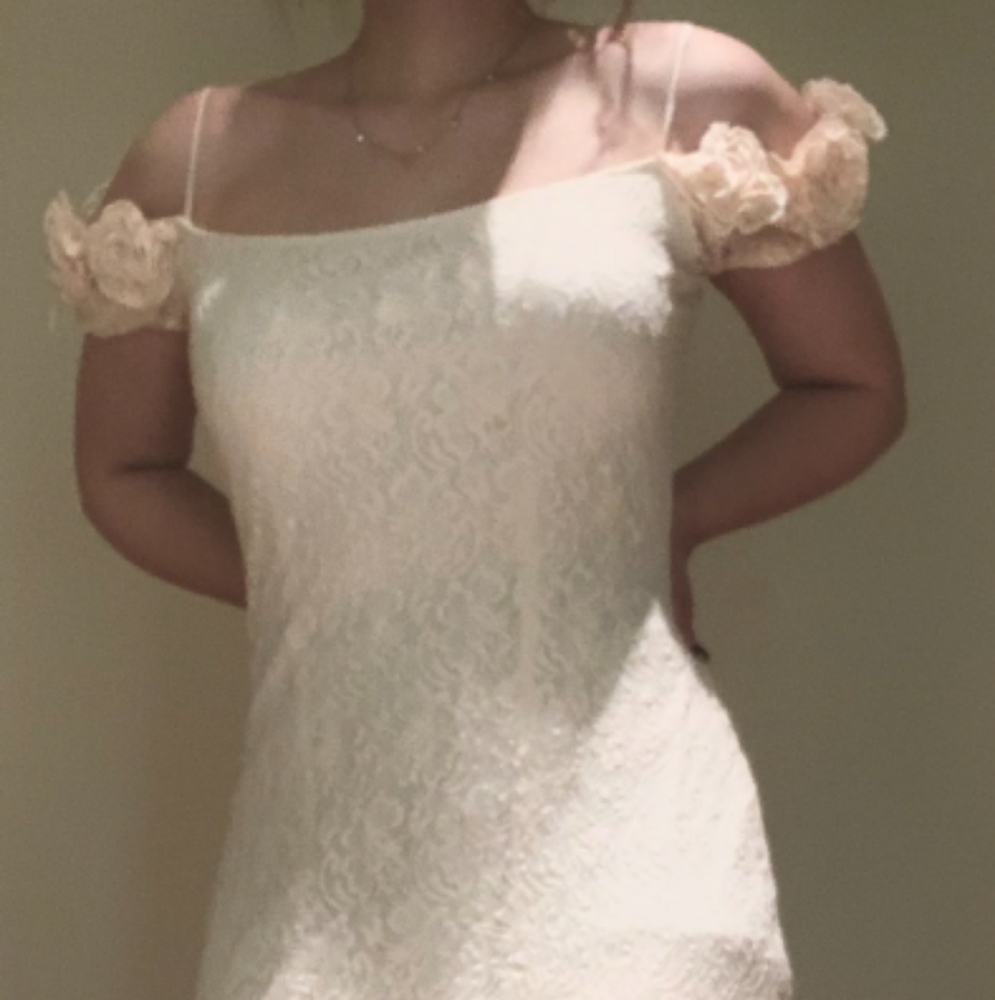 Florencia Fiume, white floor length dress, satin and lacy.
